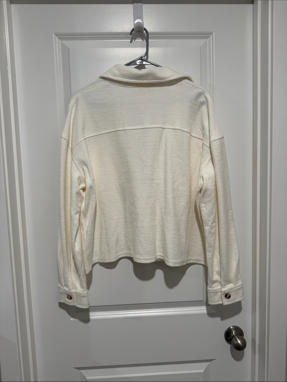 Francesca’s Cropped Shacket - Picture 3 of 4